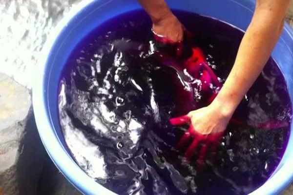 Mách bạn mẹo xử lý quần áo bị ra màu phải làm sao cực hiệu quả, dễ làm