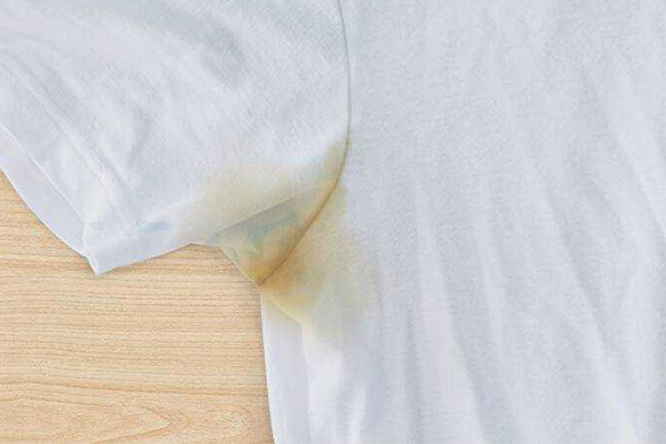 Nguyên nhân khiến quần áo bị thâm kim và cách xử lý